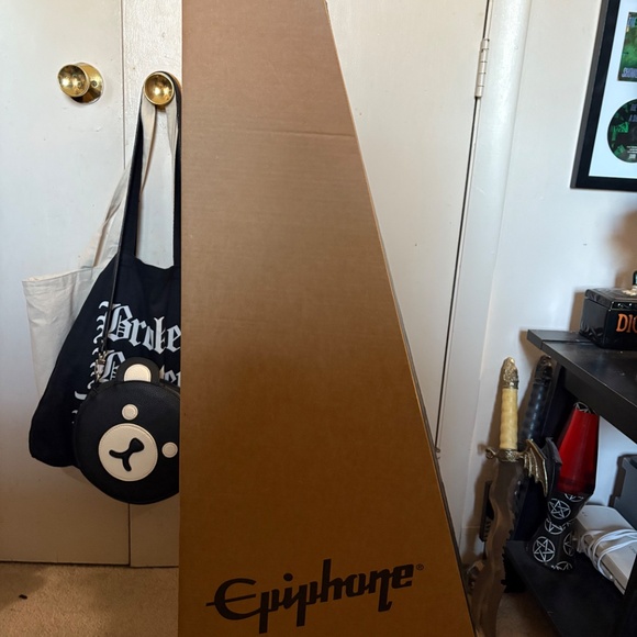 NEW Taylor Swift LOVER Acoustic Guitar With Original Box - Picture 2 of 2